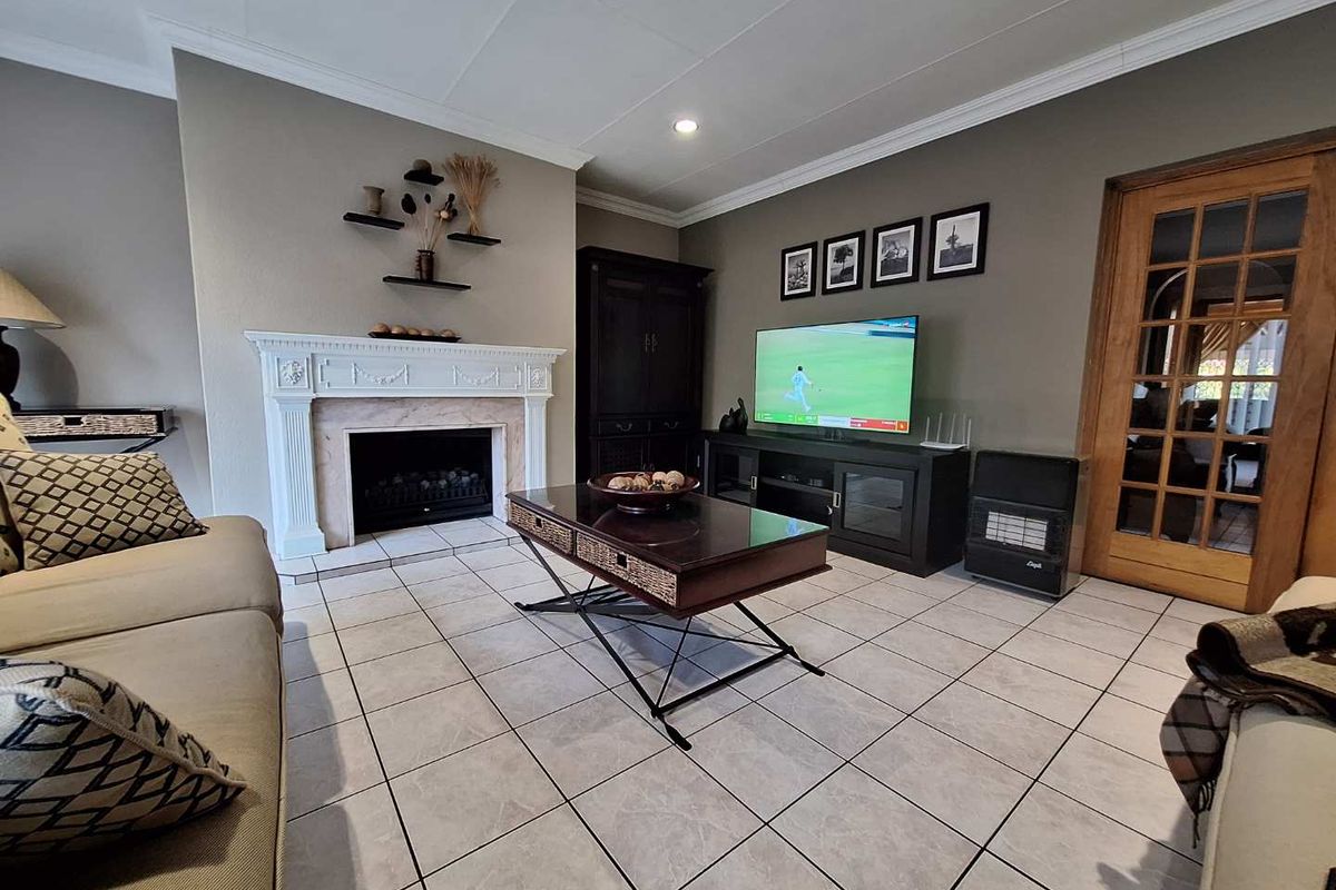 Stunning Family Home for Sale in Brackenhurst - Photo 4