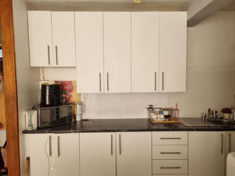 Stylish first floor Apartment in the heart of Amalinda - Photo 2