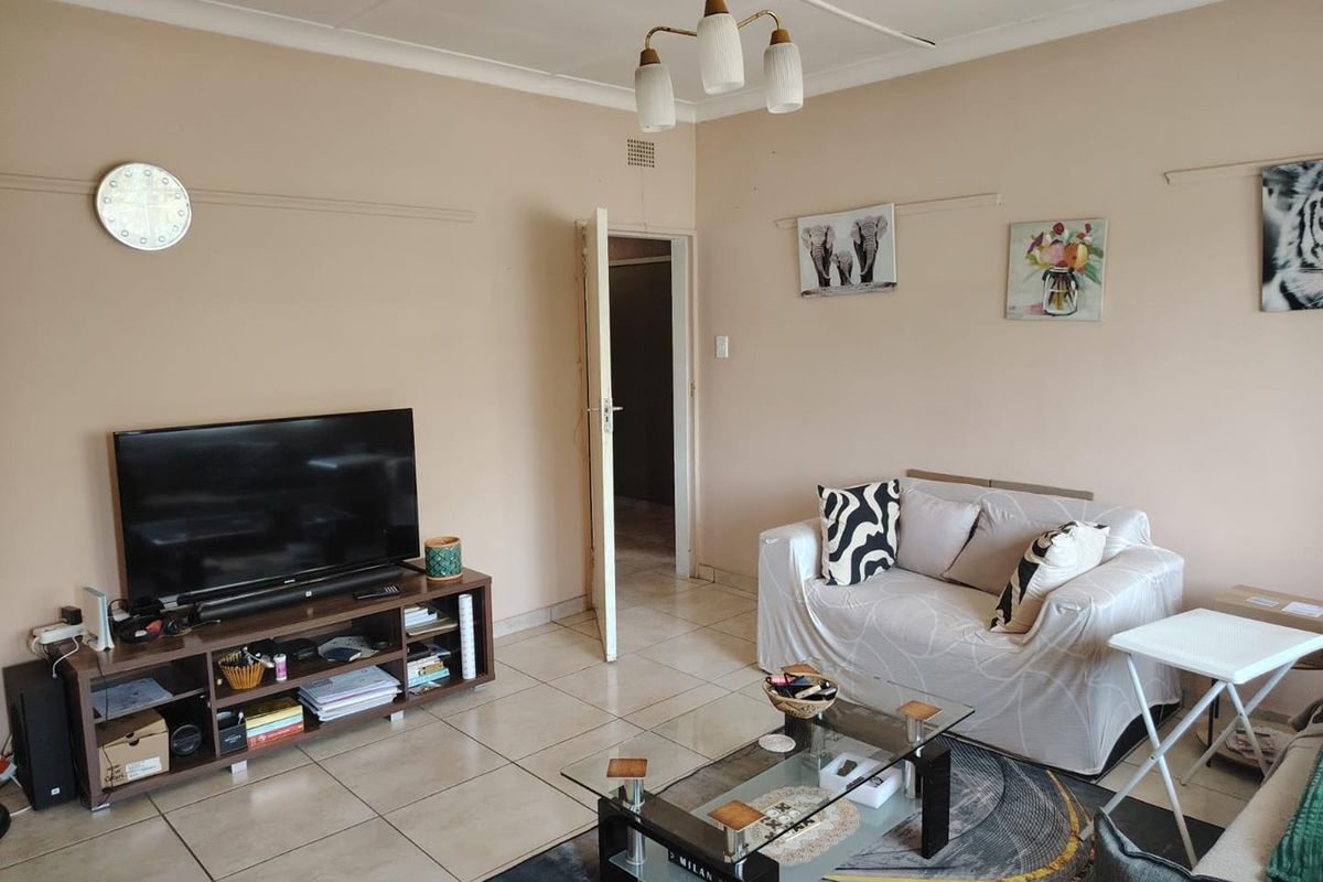 2 Bedroom Flat - Photo 3