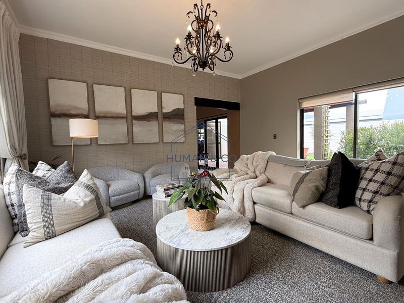 Modern 3-bedroom Home near Lagoon with outdoor swimming pool - Photo 2