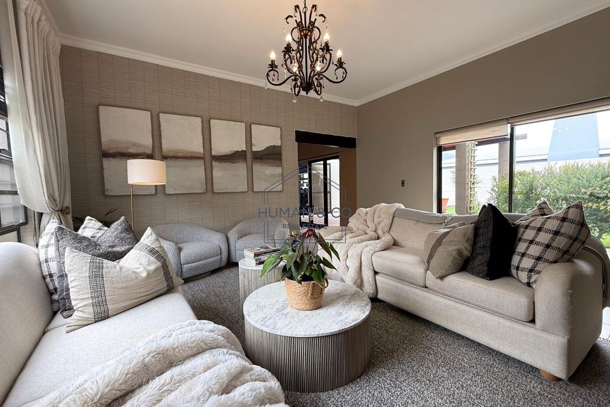 Modern 3-bedroom Home near Lagoon with outdoor swimming pool - Photo 2