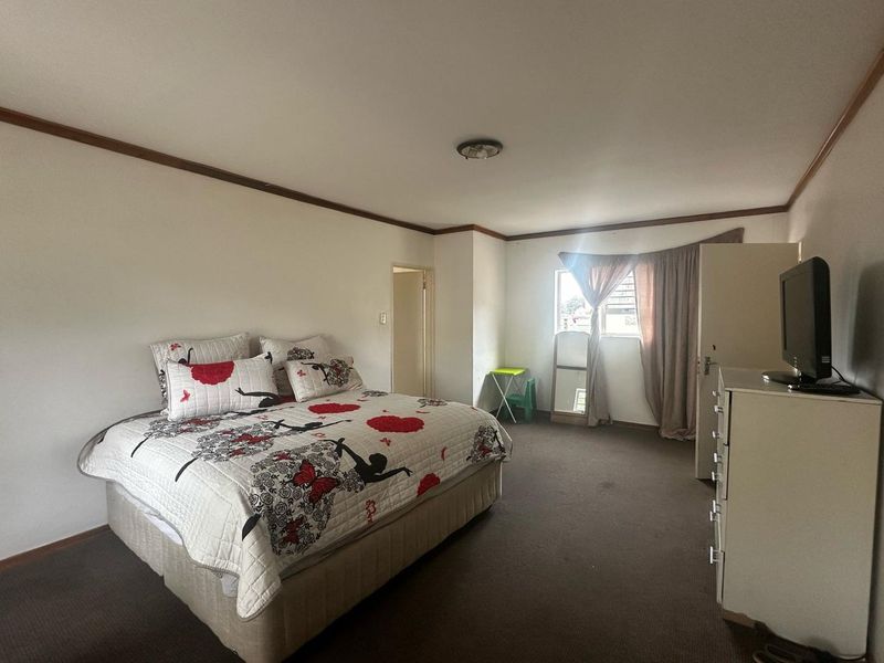 Whispers of Nature: Elegant Duet Living in Baysvalley - Photo 10