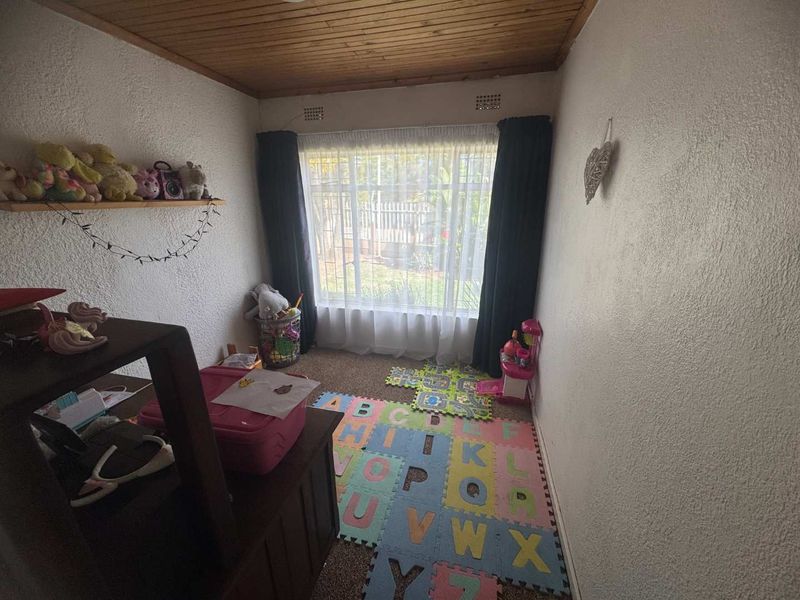 Family Home for Sale - Photo 9