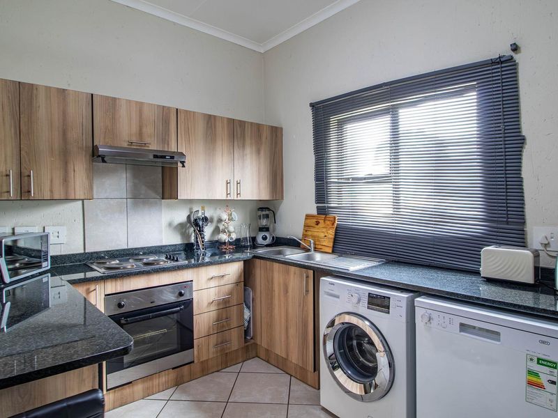 Charming First-Floor Unit: Comfort & Convenience Await! - Photo 10