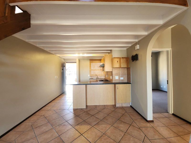 Loft Apartment with Stunning Views in Paulshof - Photo 5