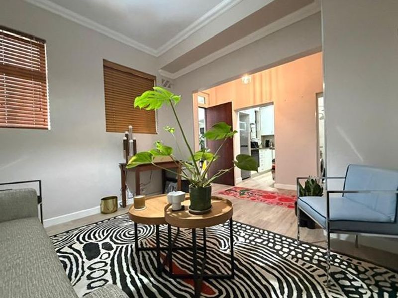 Most Sought After !   Airbnb 1 Bedroom on the Beach Front Sea Point ! - Photo 4