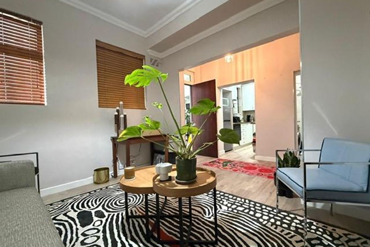 Most Sought After !   Airbnb 1 Bedroom on the Beach Front Sea Point ! - Photo 4