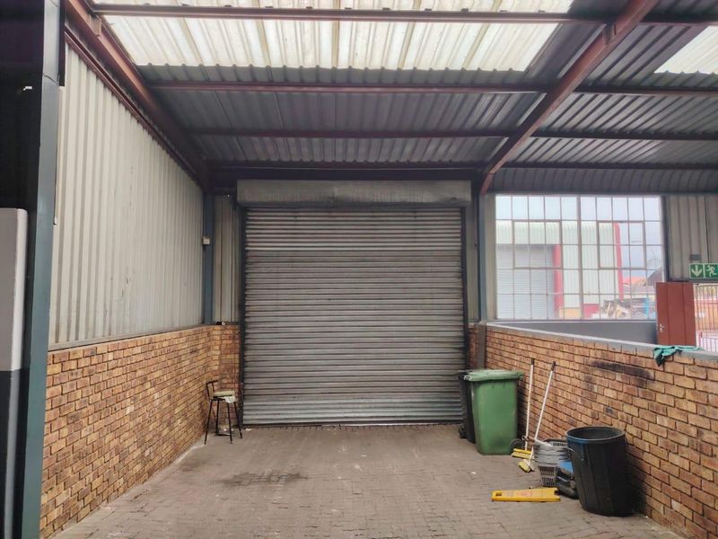 Neat 360m2 Factory to let in Apex - Photo 8