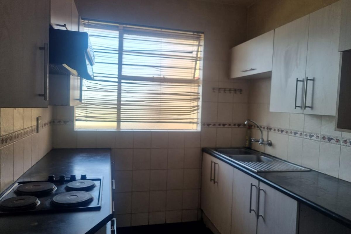 Central Benoni Gem: 2 Bedroom Apartment for Sale - Photo 2