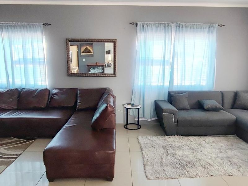 Versatile Coastal Living: Three-Bedroom Home with Income-Generating Flats - Photo 9