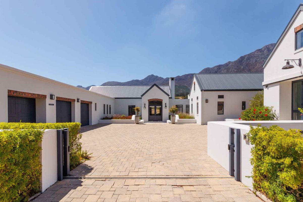 An Exceptional Winelands Home Offering Refined Country Living in Fransche Hoek Estate - Photo 4