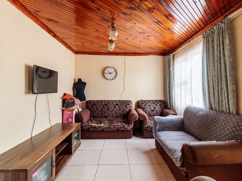 Welcoming Two-Bed House in Zwide - Photo 3