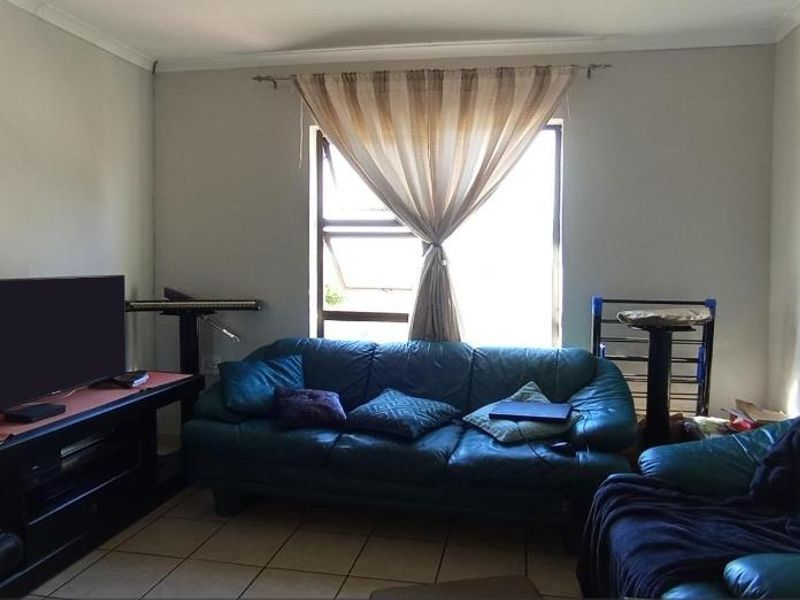 2 Bedroom Apartment For Sale - Photo 4