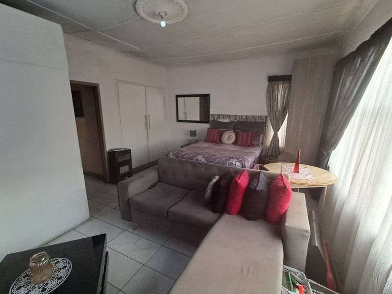 An Apartment  In Pretoria West - Photo 8