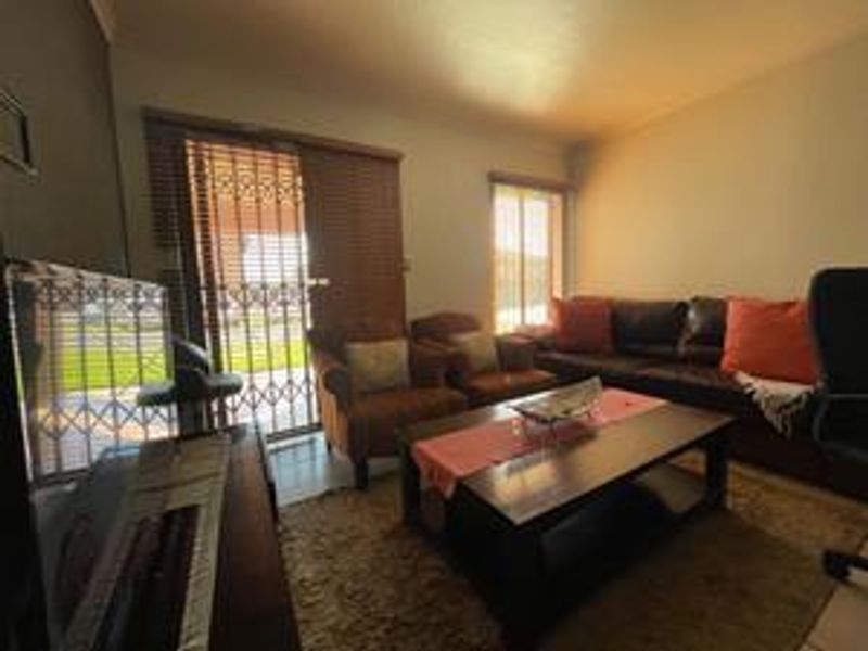 Secure & Spacious: Perfect for Families! - Photo 2