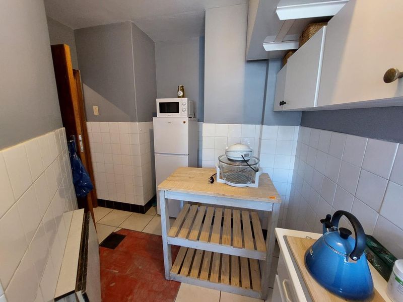 Bachelor apartment to let in Mouille Point - Photo 9