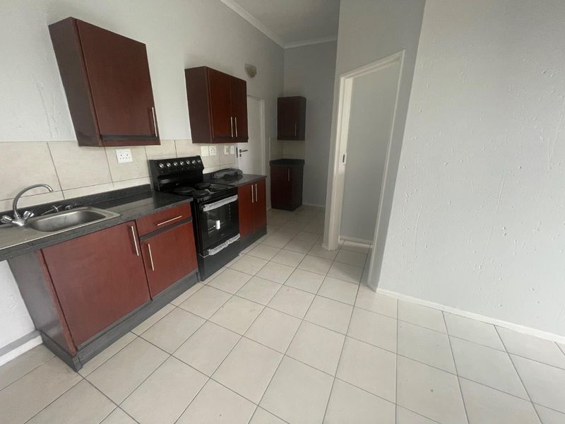 2 Bedroom 3rd Floor Apartment to Rent in Kempton Park - Photo 2