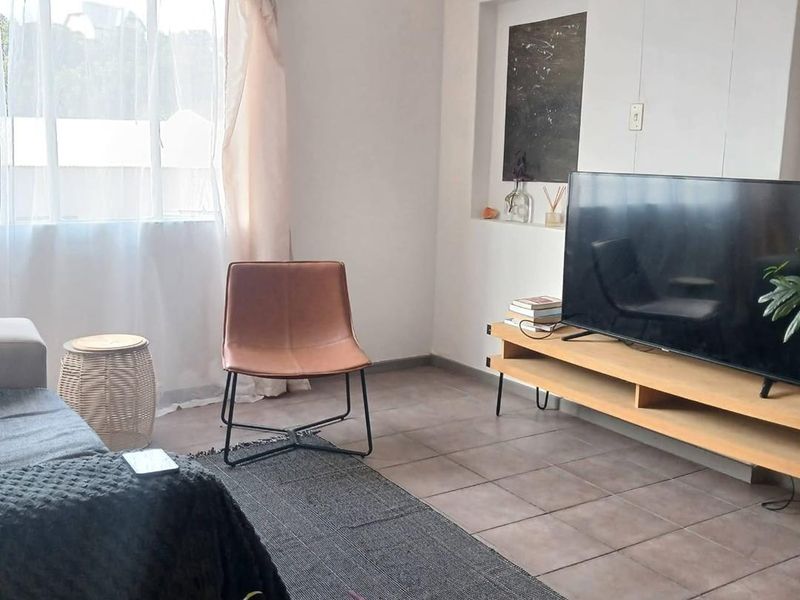 City Living: Cozy 3-Bed Apt Near Downtown for N$1.4M Excl Costs! - Photo 3