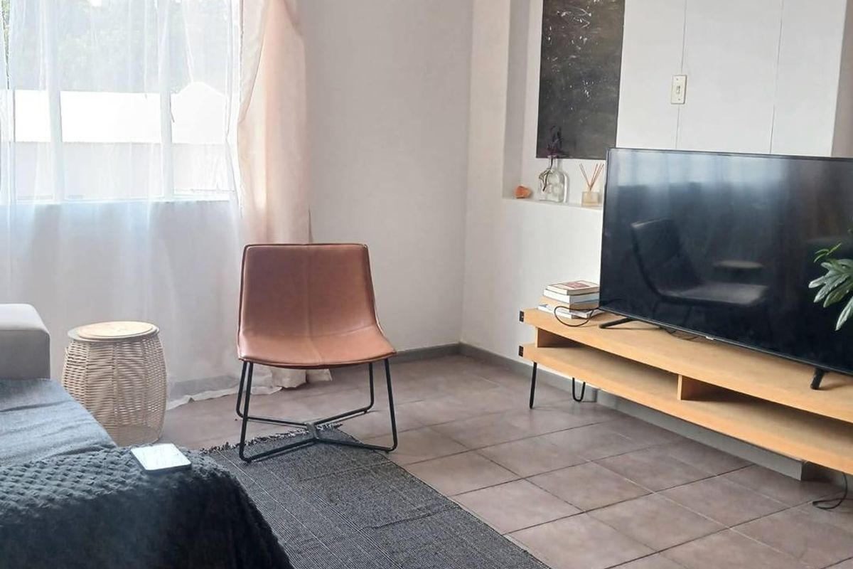 City Living: Cozy 3-Bed Apt Near Downtown for N$1.4M Excl Costs! - Photo 3