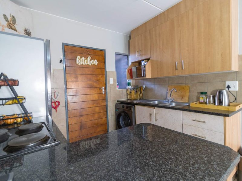 2 bedroom apartment for sale in a security estate - Photo 4