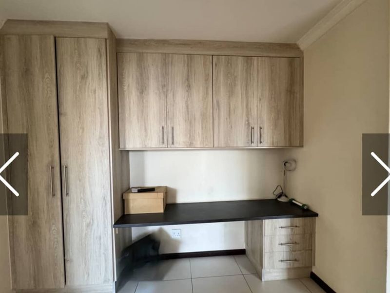 Comfortable Spacious Home - Photo 10