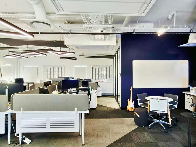 Stand-alone HQ ±992 m2. Fibre, generator + backup water, ±50 bays. R185/m2 (Gross). Avail. 1 Feb 2026. - Photo 8