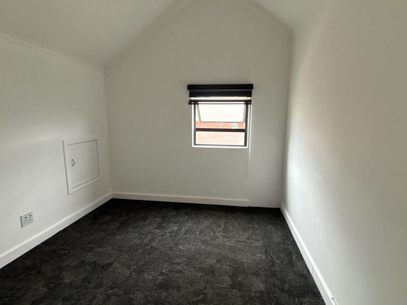Contemporary 2-Bedroom Flat with Loft in Athlone, Pietermaritzburg - Photo 3