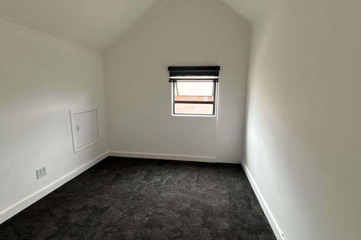 Contemporary 2-Bedroom Flat with Loft in Athlone, Pietermaritzburg - Photo 3