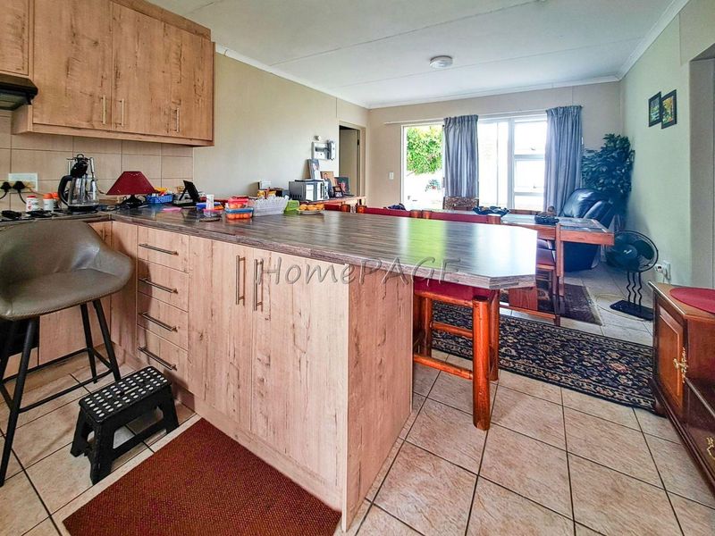 Meersig, Walvis Bay:  Quaint unit in Meersig Heights is for Sale - Photo 4