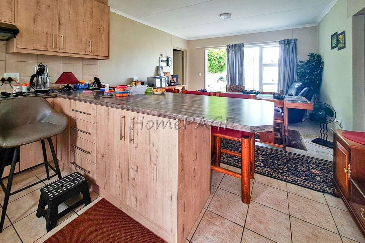 Meersig, Walvis Bay:  Quaint unit in Meersig Heights is for Sale - Photo 4