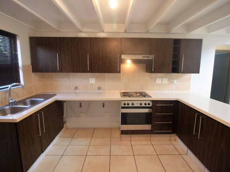 Beautiful Two Bedroom Penthouse Loft Apartment in Excellent Complex - Photo 6