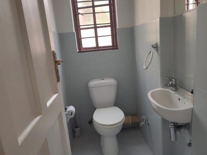 Two Bedroom renovated ground floor apartment with a big garden - Photo 9