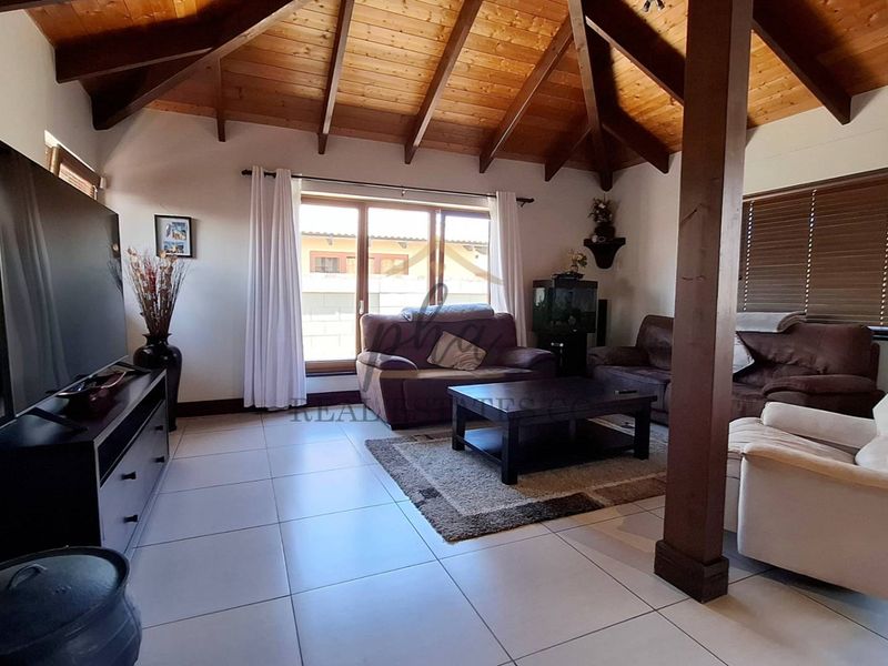 Family Home for Sale – Stylish & Move-In Ready - Photo 4