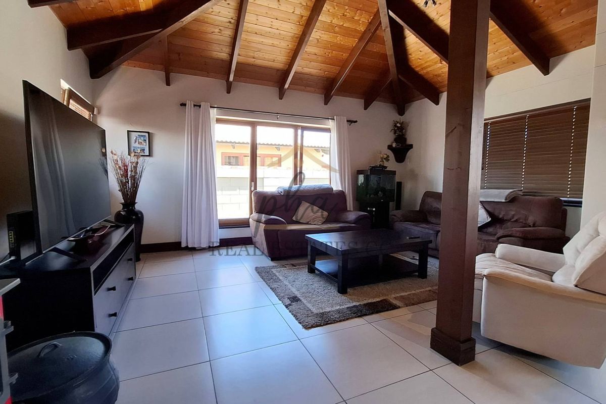 Family Home for Sale – Stylish & Move-In Ready - Photo 4