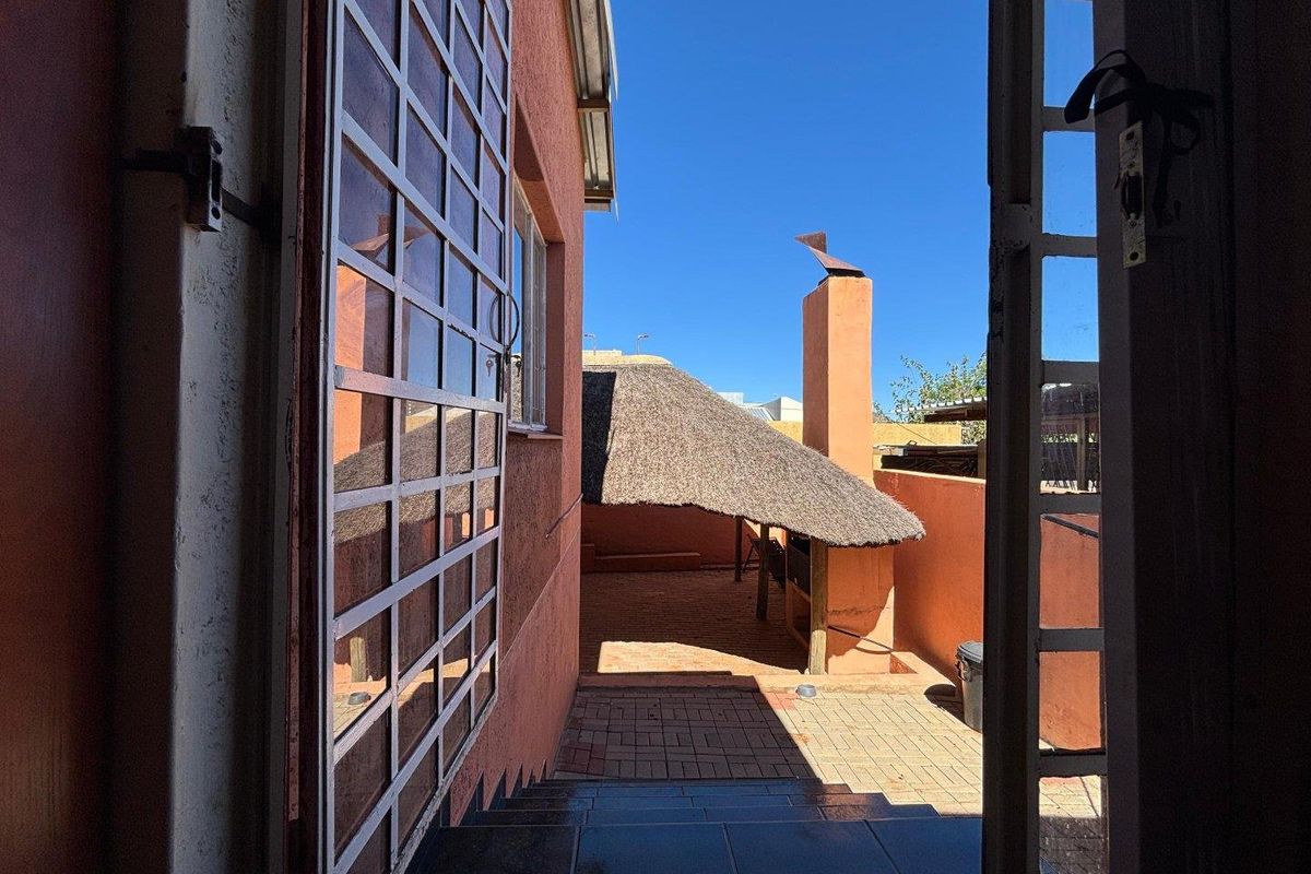 Windhoek Rocky Crest: 3 Bedroom house is For Sale - Photo 3