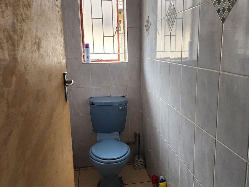 Affordable 3 bedroom with Room to Transform - Photo 10