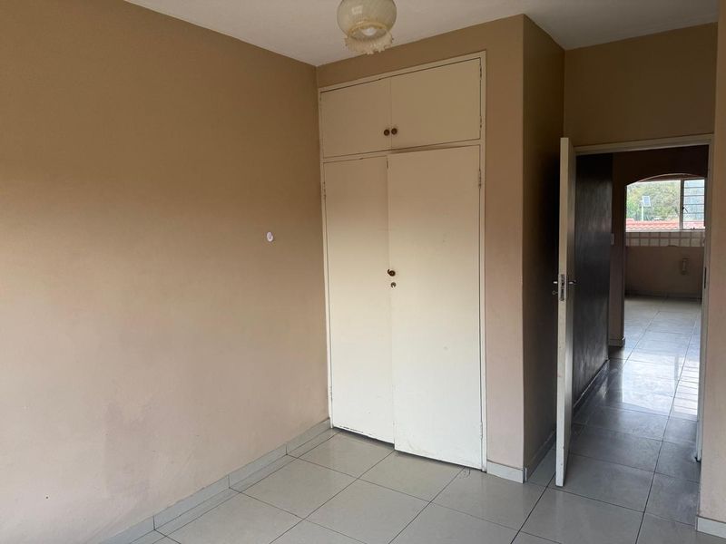 **Spacious 3 Bedroom Apartment for Rent** - Photo 8