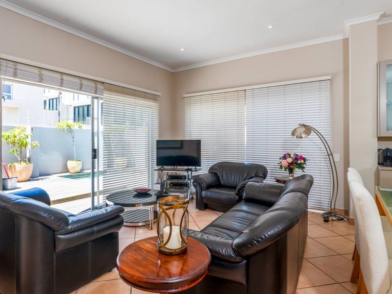 4 Bedroom House in Bantry Bay. - Photo 7
