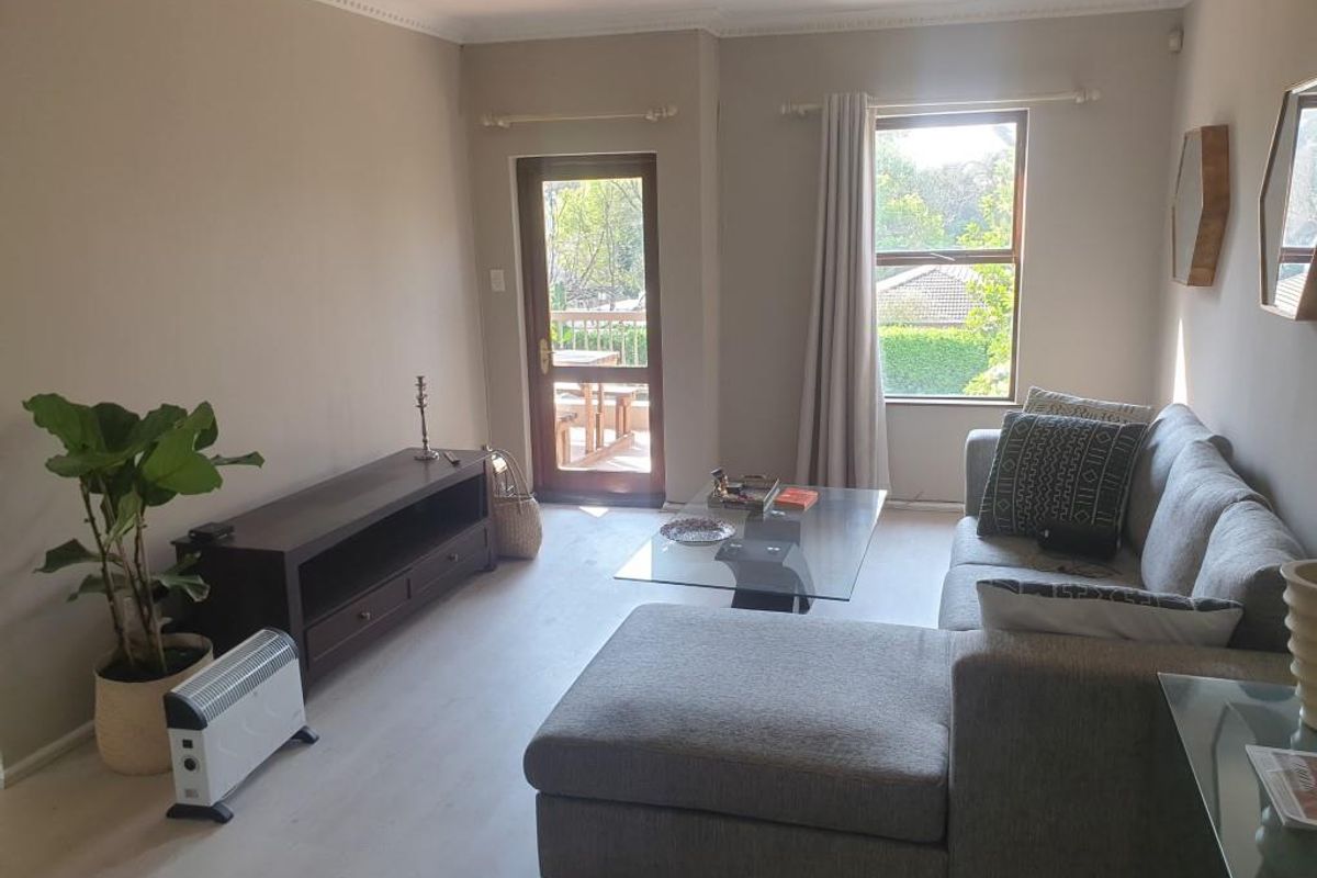 2 BEDROOM APARTMENT TO RENT IN OAKLANDS - Photo 2