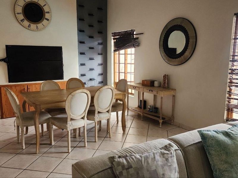 "Elegance Meets Comfort in Rock cliff Estate" - Photo 4