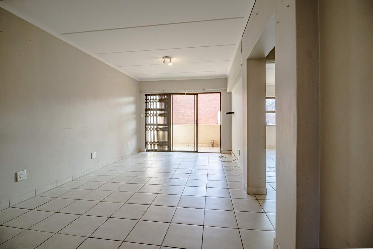 Charming 2-Bedroom Apartment with Excellent Potential - Photo 2