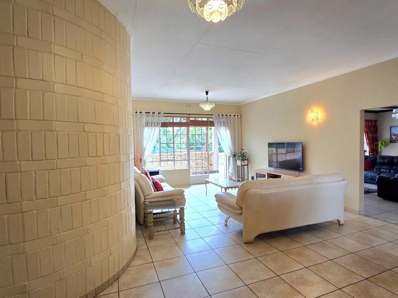 4 Bedroom Townhouse / Penthouse for Sale in Randhart - Photo 7