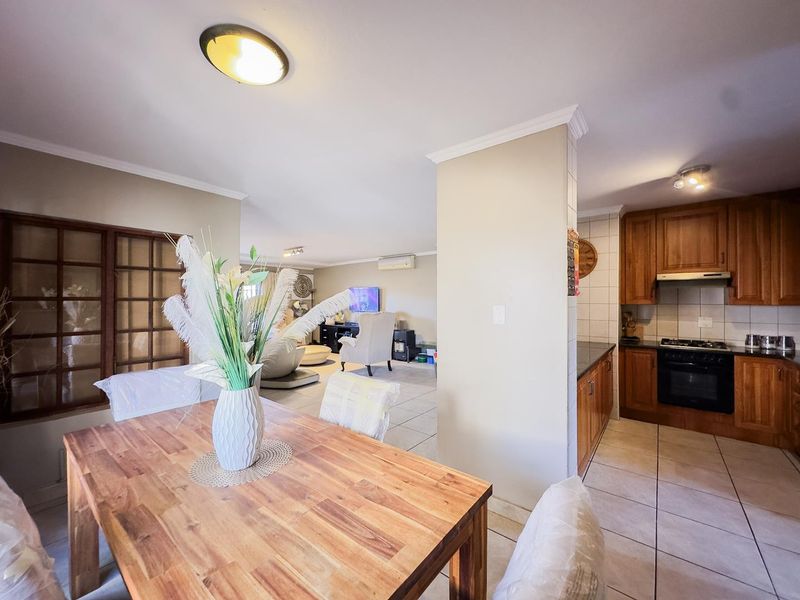 Elegant 3-Bedroom Duplex with an Enclosed Patio - Photo 1