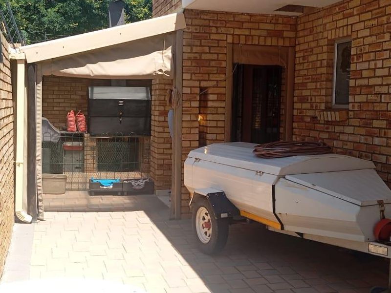 Charming three bedroom Townhouse - Photo 2