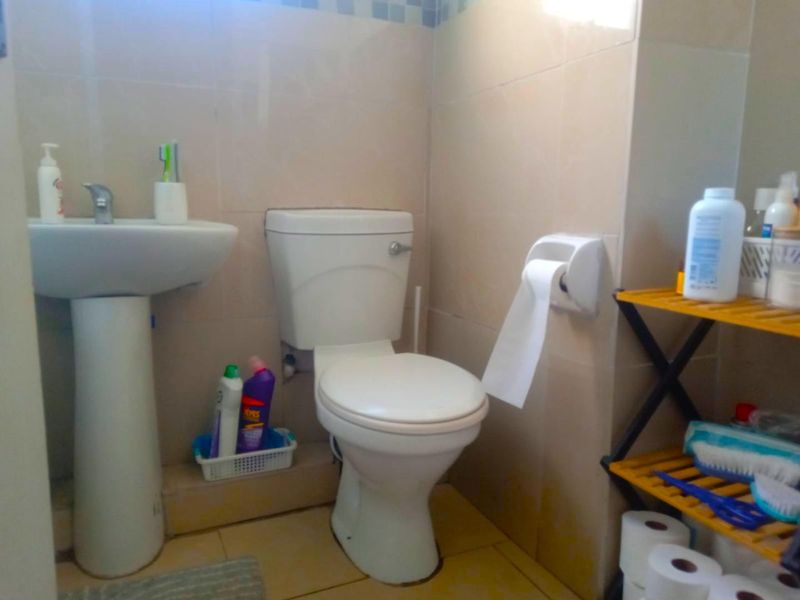 Two Bedroom For Sale In Glenwood - Photo 8