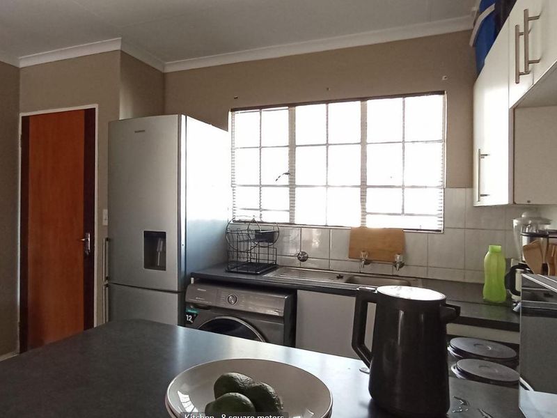 2 BEDROOM UPSTAIRS UNIT FOR SALE IN FAERIE GLEN - Photo 3