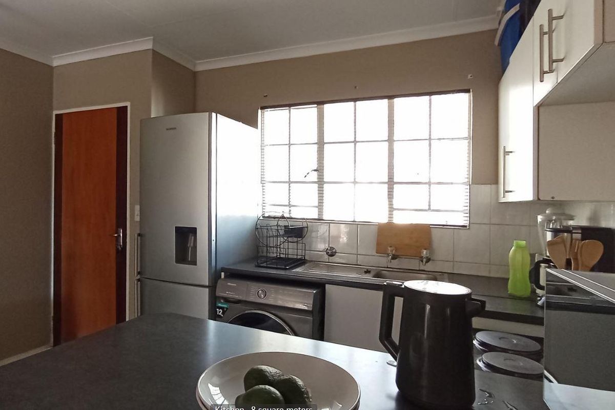 2 BEDROOM UPSTAIRS UNIT FOR SALE IN FAERIE GLEN - Photo 3