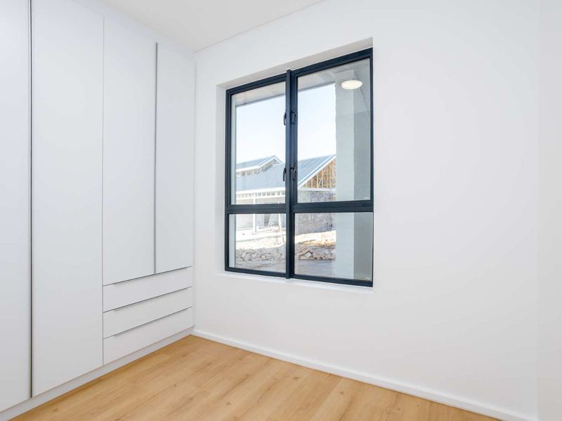 Modern Three-Bedroom Ground Floor Apartment in Val de Vie Vivante Village at Val de Vie Estate - Photo 7