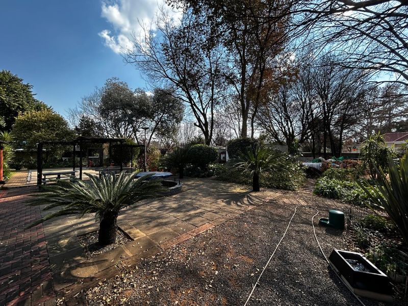 Spacious 5-Bed Home with Pool, Braai, and Top Security Features - Photo 5