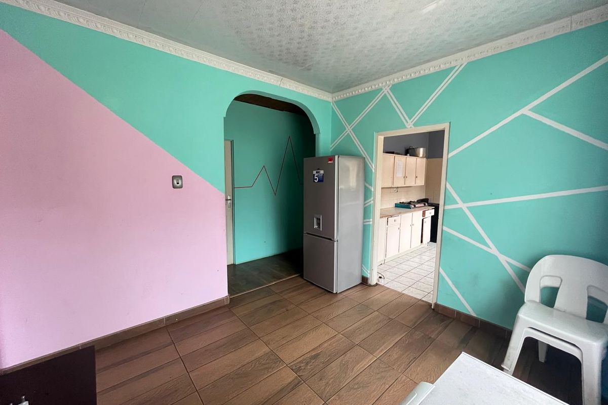 9-Bedroom Investment - Photo 3